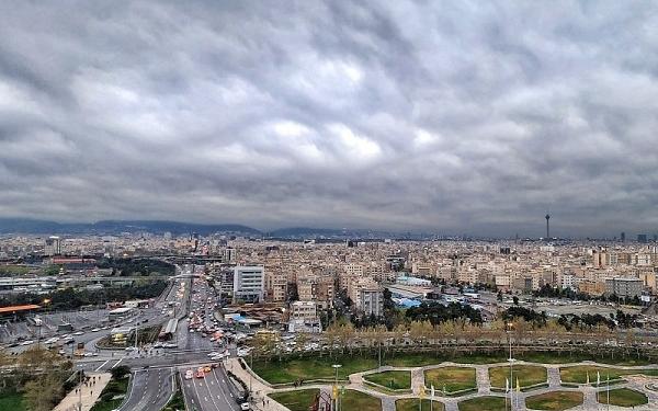 در مرکز شهر، کمدی می‌بارد!